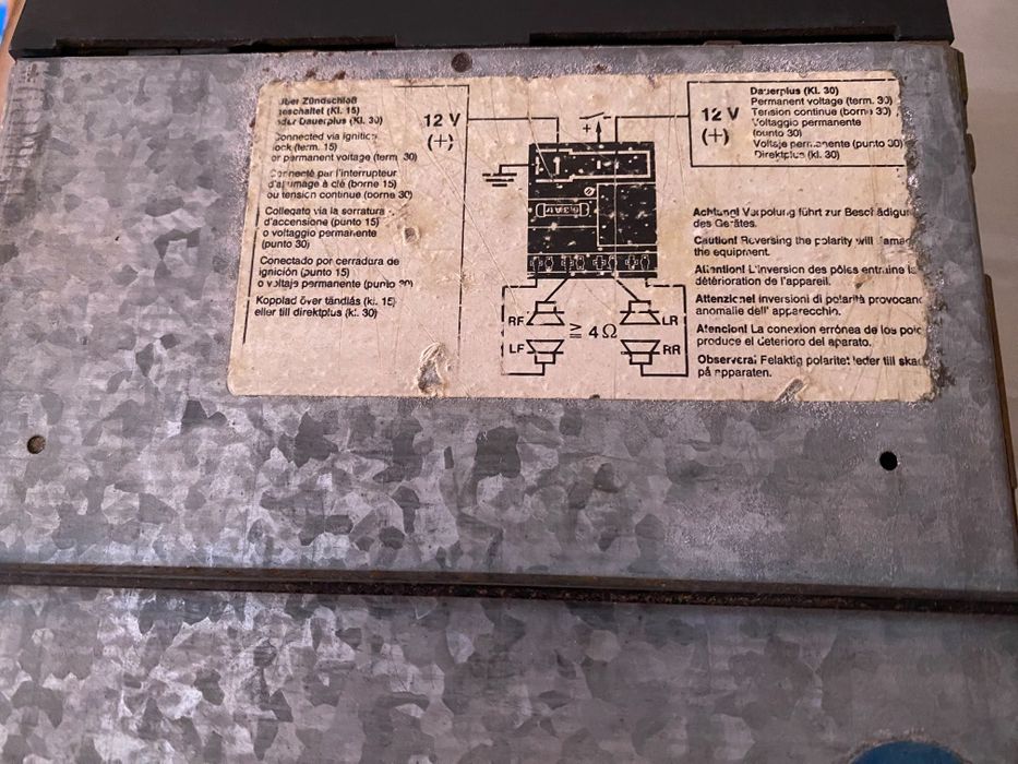Rádio de automóvel usado