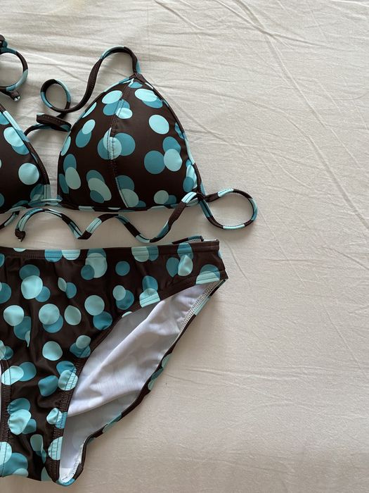 Bikini castanho e azul
