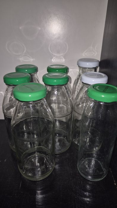 Butelki z zakrętkami 18 szt o poj.200-300ml