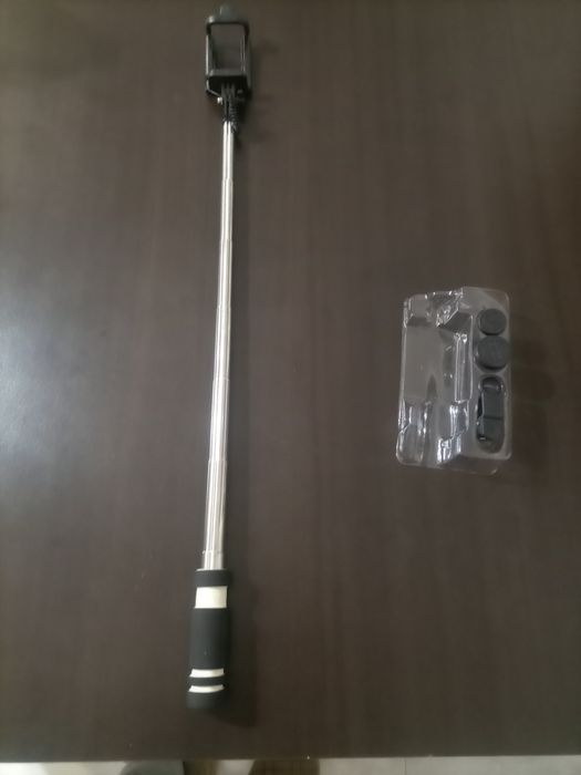 Selfie stick com acessórios