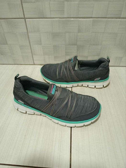 женские красовки слипоны Skechers размер 38