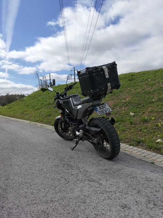 Husqvarna Svartpilen 125 – 2022 – Varios extras incluidos.