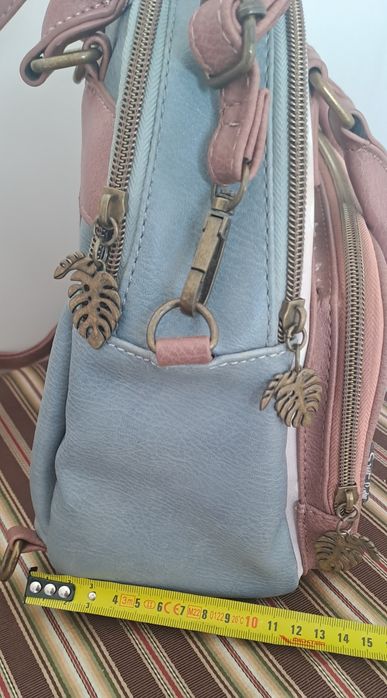 Carteira/ mala muito versátil, com alças de mão, alça comprida de ombr