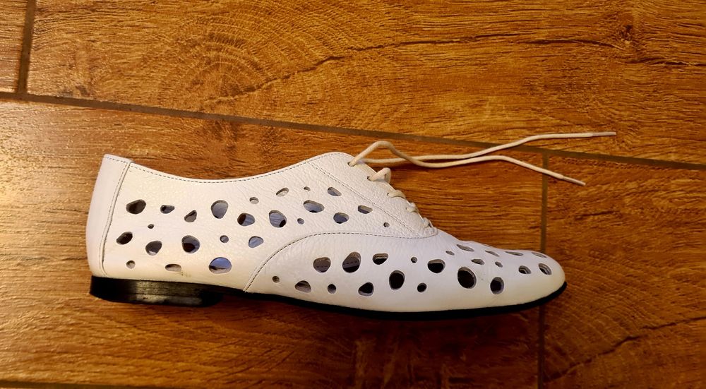 Грибок игра настольная Поясни слово Женские туфли без каблука