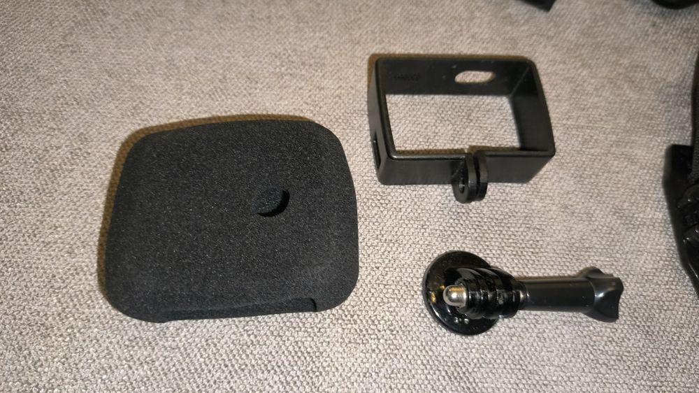 Екшн камера Xiaomi Yi 4K с комплектом аксессуаров