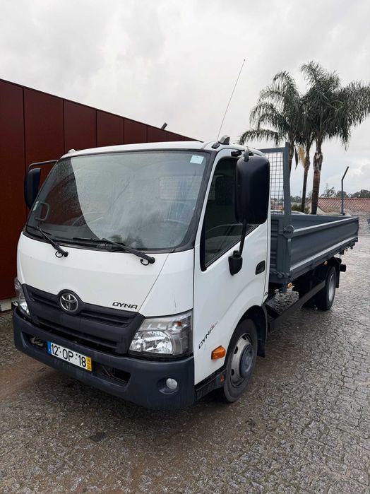 Carrinha toyota dyna tribasculante 7.5t