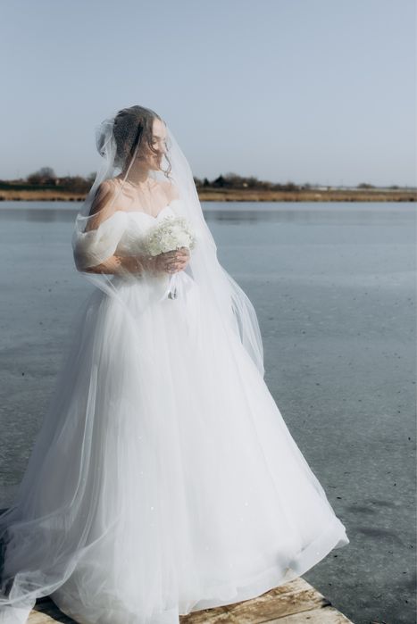 Весільна сукня з блискітками