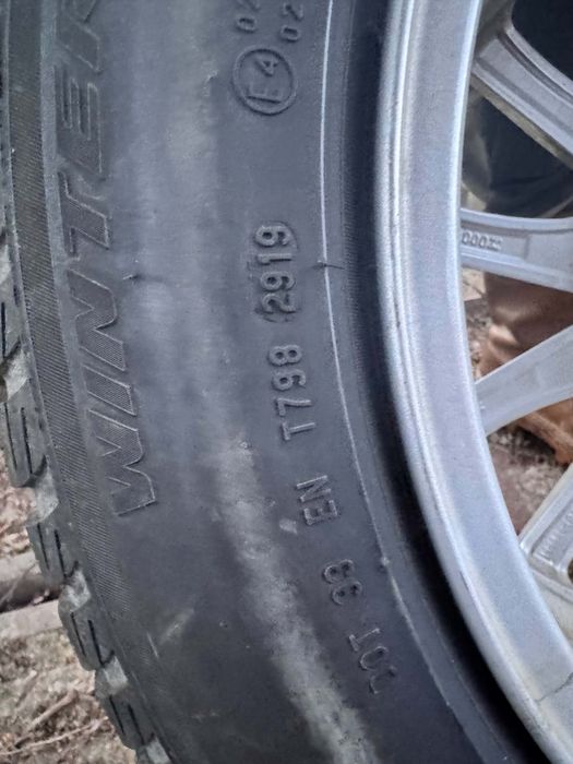 Alufelgi z oponami zimowymi BMW