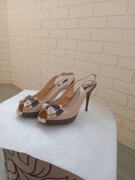 Босоніжки, відкриті туфлі