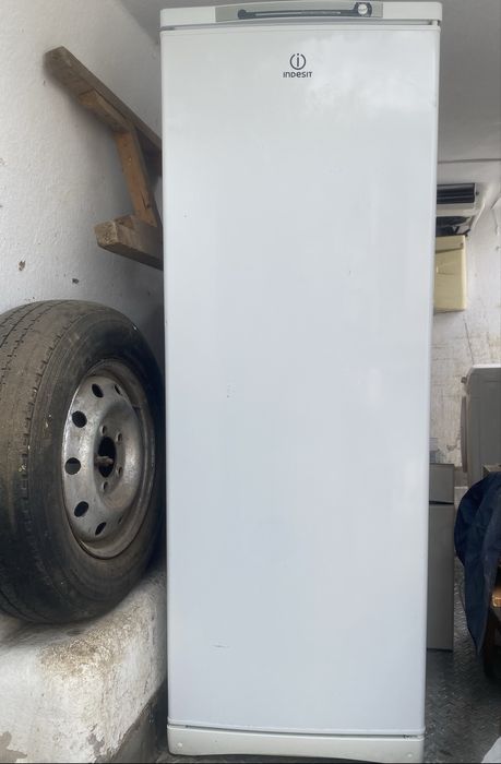 Морозильна камера Indesit