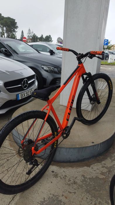 Bicicleta de BTT/wheeling, Cube attention nova