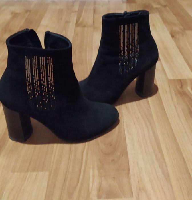 Продам осінні ботінки 36 розмір замшеві