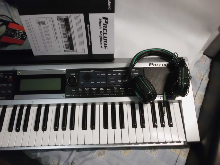 Roland Prelude, teclado arranjador profissional, + estante + pedal + headphones