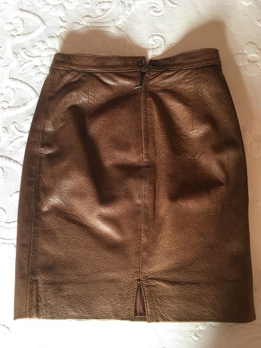 Saia couro castanho