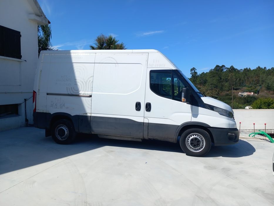 Iveco 35n14 gnc  equipada com maquina  de limpeza alta pressao