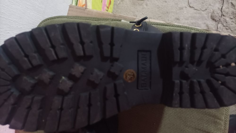 Продаються жіночі ботінки бренд Balmain