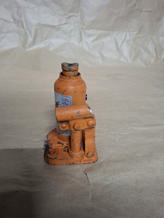 Podnośnik hydrauliczny pajero. galloper, jeep