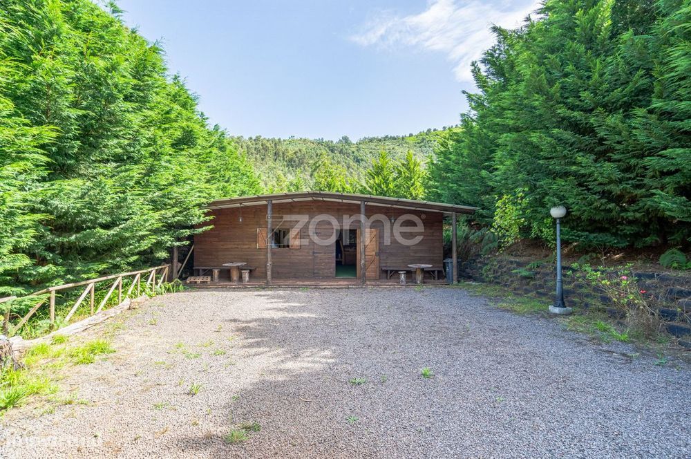 Terreno com Casa Incluída - Potencial para Múltiplos Projetos