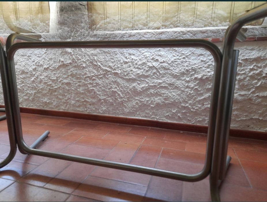 Mesa de jantar vidro com pes de latão