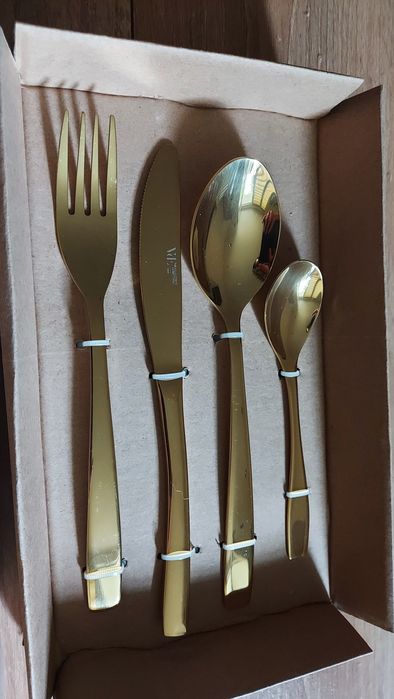 Villa d´Este zestaw sztućców Sztućce 24 Złote Nowe

24-częściowy zesta