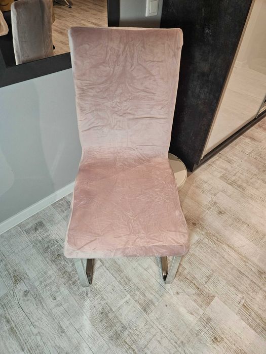 Pokrowce na krzesła welurowe jasny róż elastyczne 4 sztuki