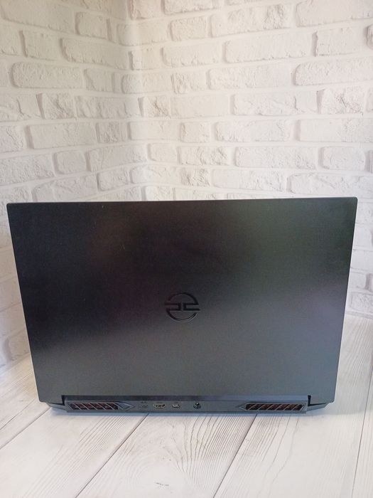 Геймерський ноутбук PC Specialist Clevo NH50AF1 Ryzen 7  RTX 2060