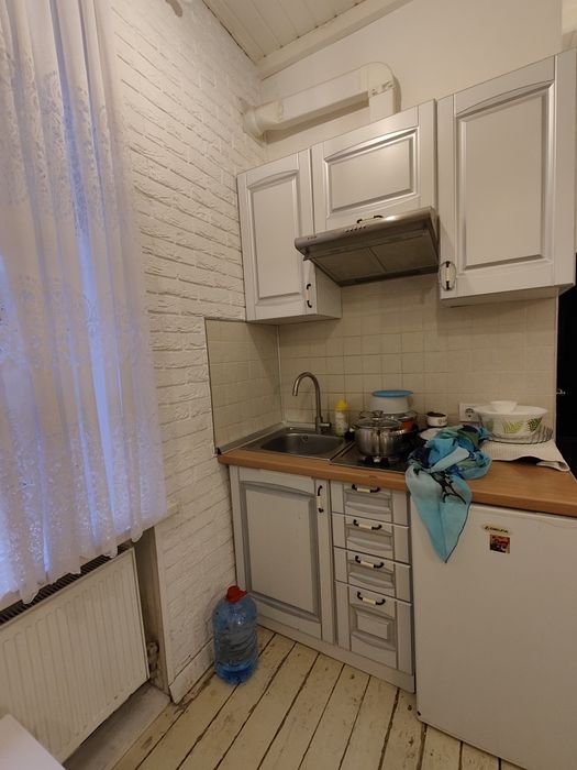 Продам 1 комнатная квартира метро Вокзальная (Южный Вокзал).Недорого!