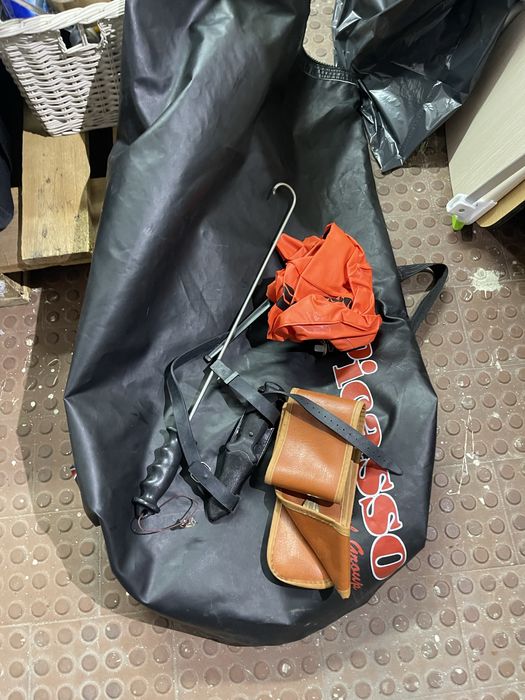 Dois equipamentos para pesca submarina