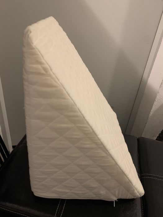 Encosto anatómico acolchoado triangular ikea