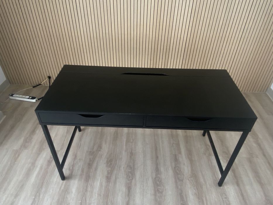 Secretaria com gavetas IKEA