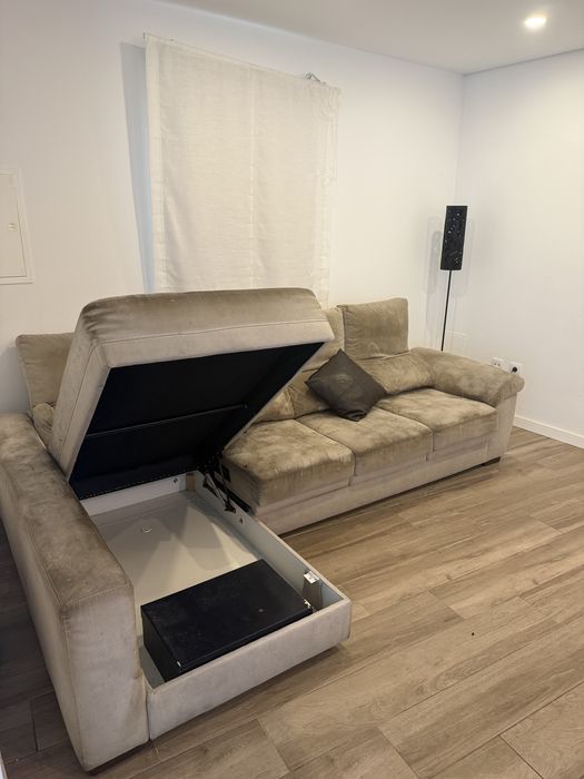 Sofá  4 Lugares com Chaise Longue