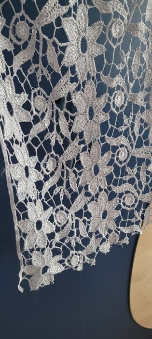 Szal koronkowy z cekinami srebrny