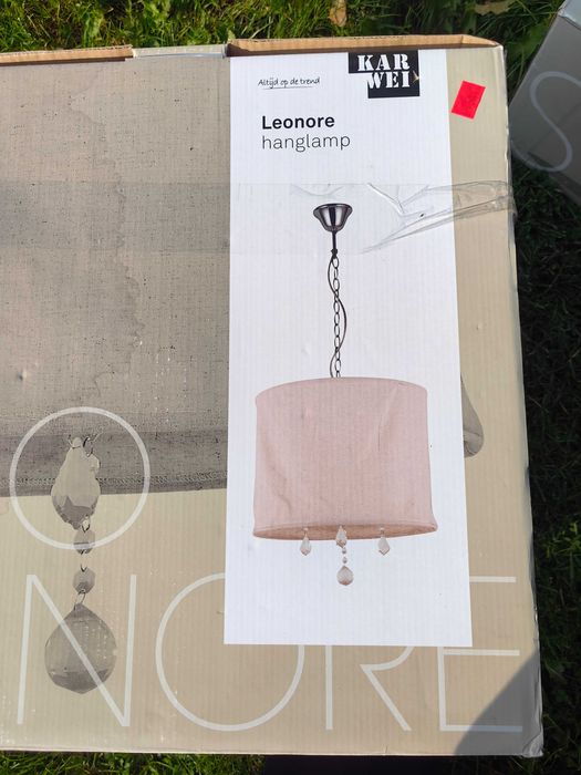 Piękna lampa KAR WEL
Leonore hanglamp