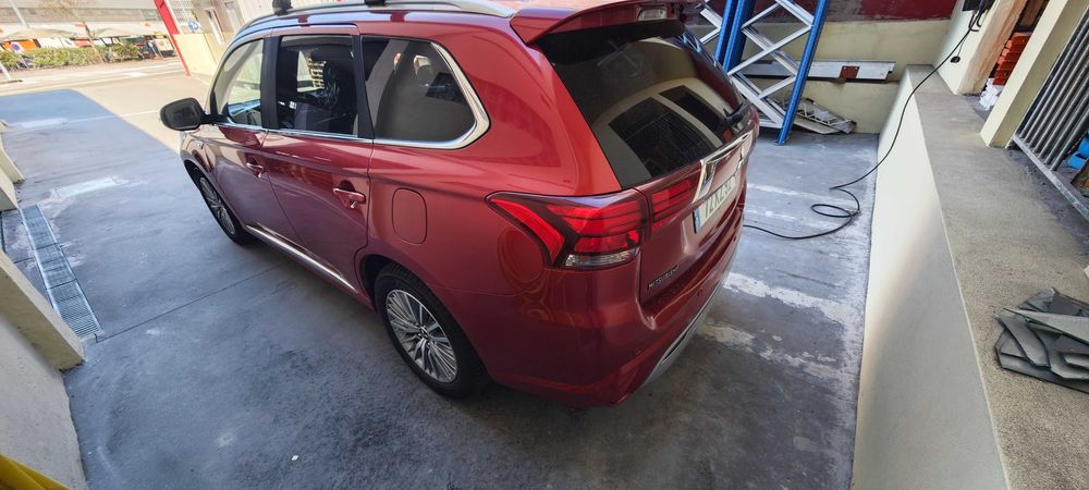 Mitsubishi Outlander 2.4 PHEV Instyle 4WD – 2019 – IVA dedútivel e com um ano de garantia de fábrica das baterias