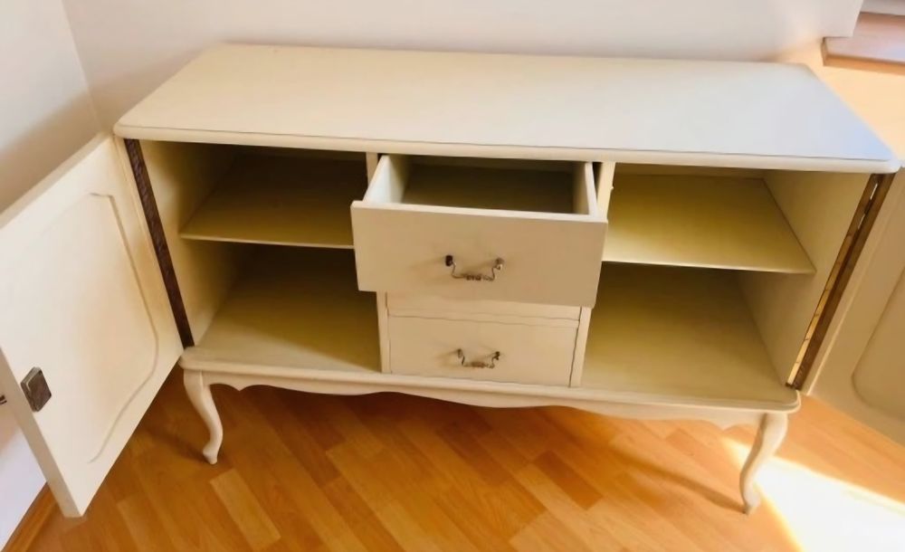 Zestaw mebli w stylu ludwikowskim: 2 pojemne komody + stylowa konsola / stolik