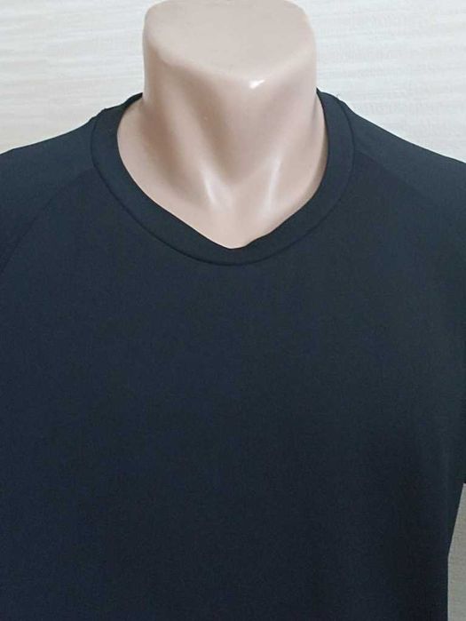 Спортивная мужская футболка UniQlo бесшовная черная М на 48