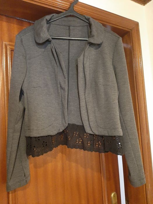 Casaco /bolero curto cinzento