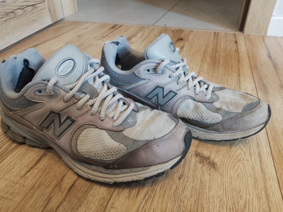 New Balance 2002R