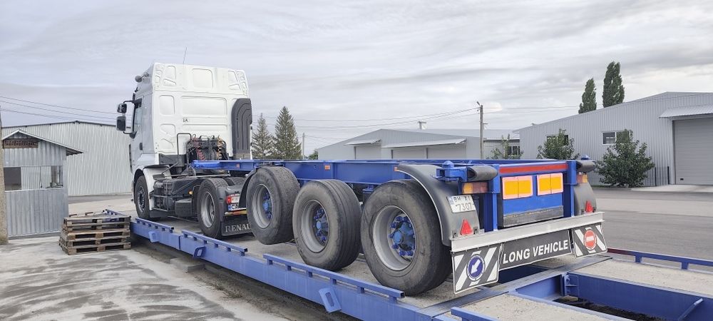 Контейнеровоз під 20 футовий контейнер