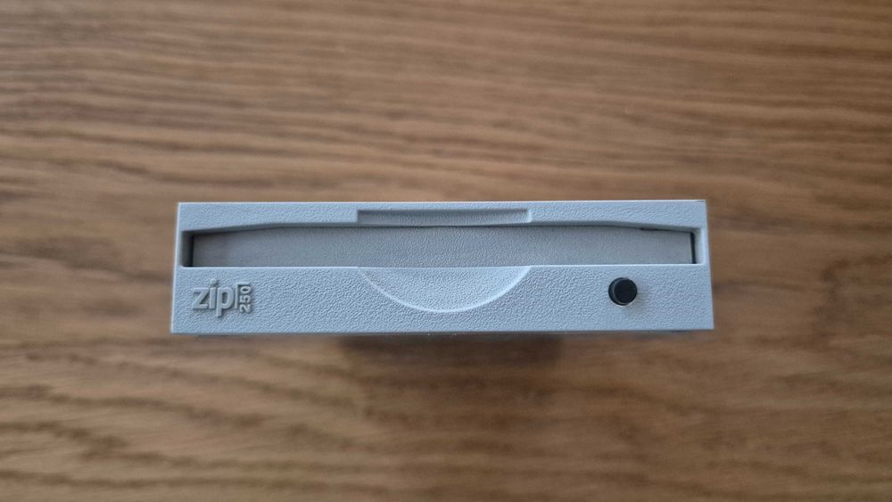 IOmega Z250atapi ZIP 250MB IDE 3.5''