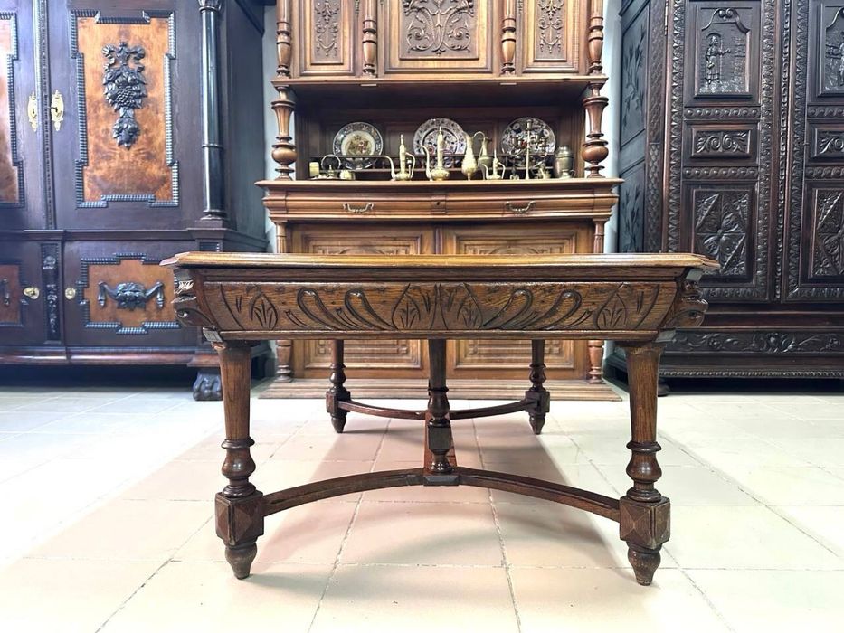 Антакварний різьблений журнальний стіл горіх 3962