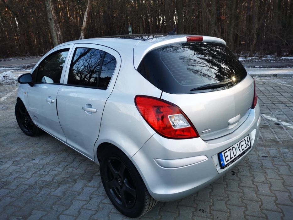OPEL CORSA 1,2  LIMITED  benzyna 85 km