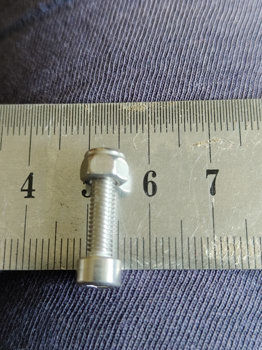 Śrubki nierdzewne fi-4 -10 szt