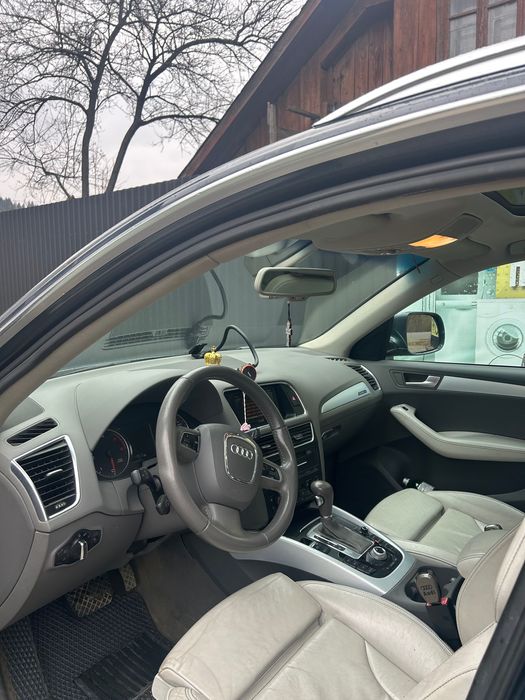 Продаю машину Audi Q5 2008 року