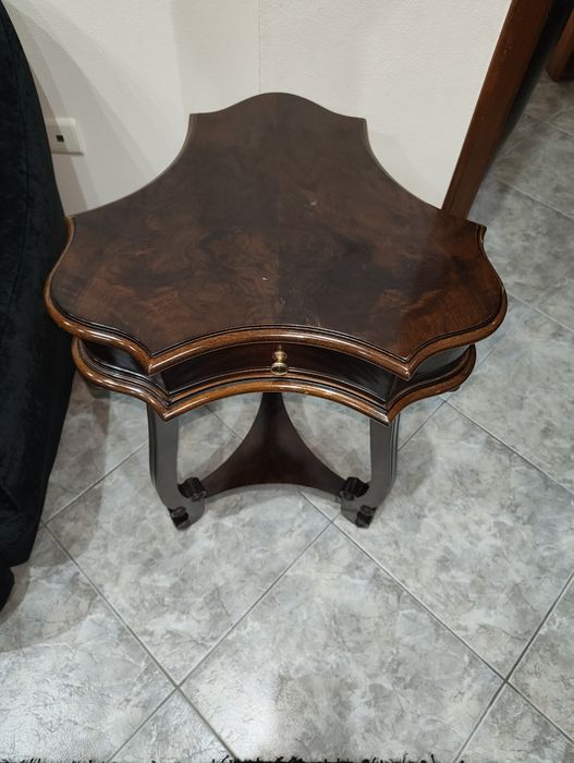Mesa de Apoio Clássica / Pé de Galo em Madeira com Gaveta