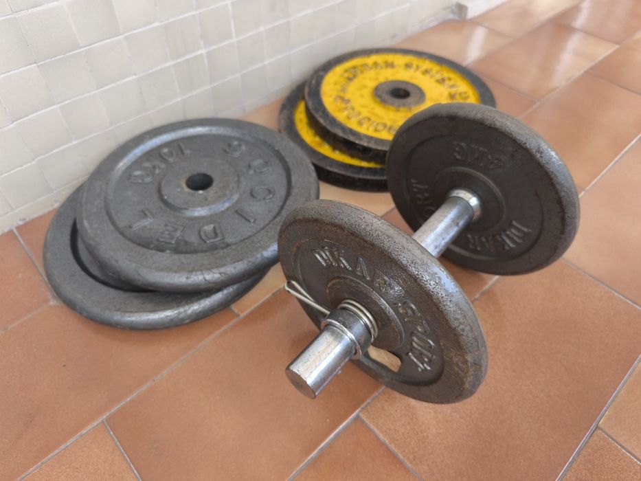 Weight Training Bench with Weights and Bars466064744939540481