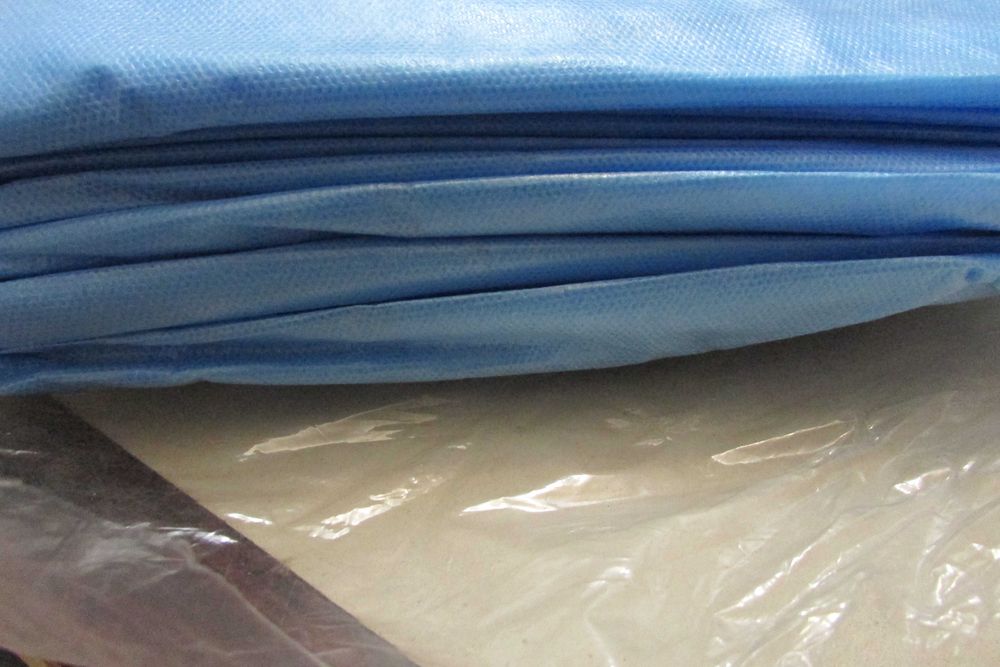 Одноразовий халат  розмір L  10 штук.