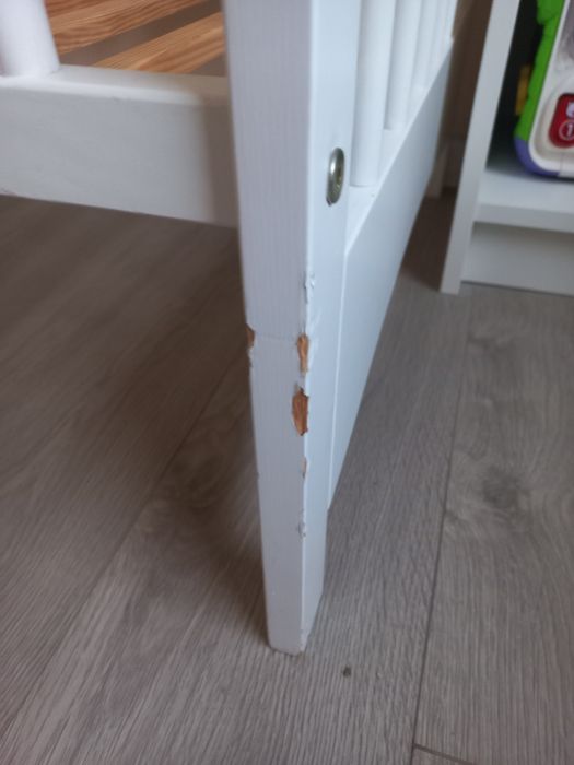Drewniane łóżeczko niemowlęce