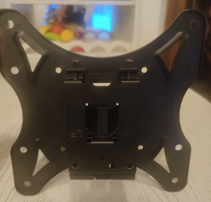 Кріплення телевізора на стінку