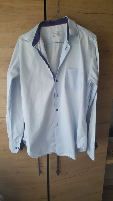 Niebieska koszula męska. W dobrym stanie.